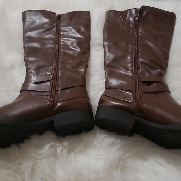 Boots - Picture 2 of 4